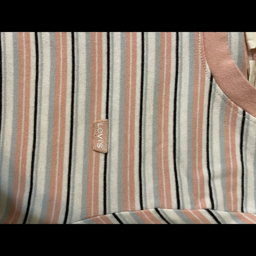 Levi’s crewneck